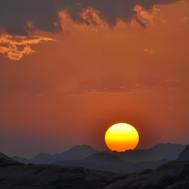 Bubble Tent & Luxury Camp Hotel Wadi Rum Bagian luar foto