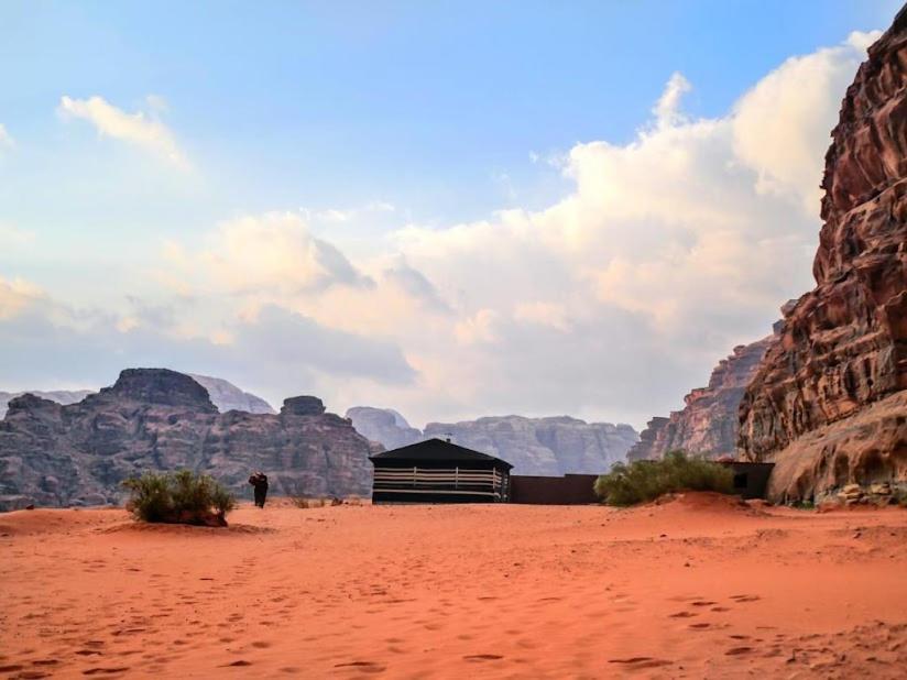 Bubble Tent & Luxury Camp Hotel Wadi Rum Bagian luar foto