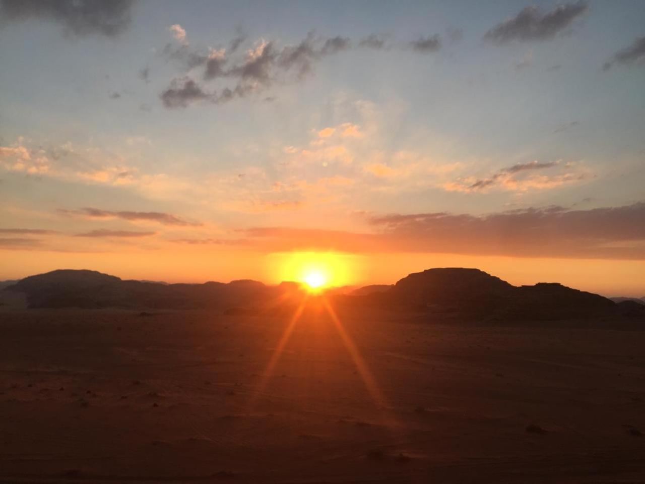 Bubble Tent & Luxury Camp Hotel Wadi Rum Bagian luar foto