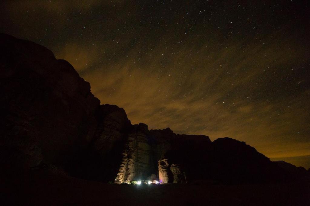 Bubble Tent & Luxury Camp Hotel Wadi Rum Bagian luar foto